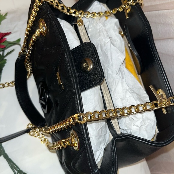 💄Valentino Quilted Leather Shoulder Bag 💄 - Picture 6 of 13